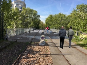 프랑스 파리의 대표적인 도시재생 프티트 생튀르를 평화롭게 산책하는 파리 시민들의 모습(사진=위키디피아)