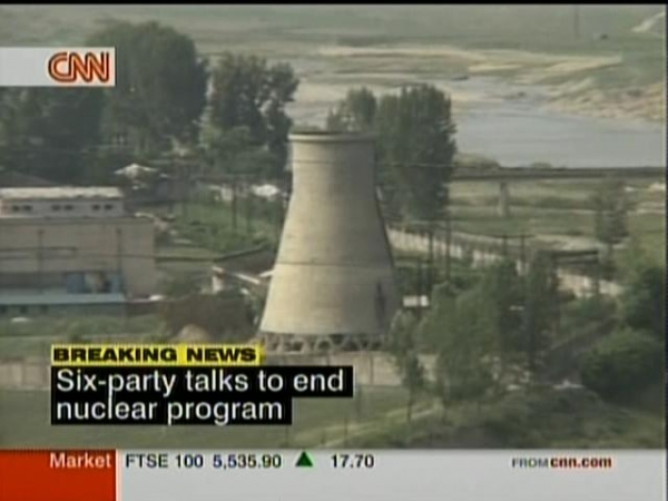 2008년 6월 북한이 영변 핵시설의 냉각탑을 폭파하는 과정을 담은 CNN의 뉴스클립. 북한은 지난 29일 함경북도 길주군 풍계리 핵실험장 폐쇄를 영변 원자로 냉각탑 폭파처럼 대내외 공개하겠다고 남한 측에 전달했다. (사진=뉴시스)