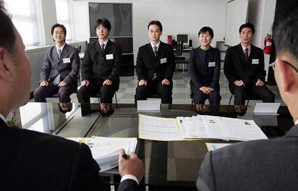 일본 대기업들은 매년 6월 1일부터‘엔트리시트’라고 불리는 입사지원서를 제출한 학생들을 대상으로 면접 등의 입사전형을 실시, 자사에 필요한 인재를 선별하는 작업에 들어갈 수 있게 된다.(사진=뉴시스)