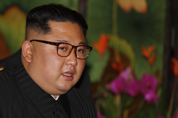 북미 정상회담을 이틀 앞둔 10일 김정은 북한 국무위원장이 싱가포르에 도착, 싱가포르 이스타나궁에서 리셴룽 싱가포르 총리와 회담을 하고 있다. (사진=뉴시스)