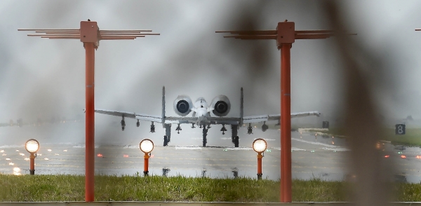한미공군 연합 맥스선더(Max Thunder) 훈련이 실시된 5월 11일 오후 경기 평택 주한미군 오산공군기지 활주로에서 A-10 전투기가 이륙하고 있다.(사진=뉴시스)