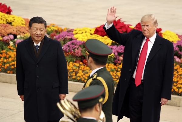 지난 해 11월 9일 도널드 트럼프 미국 대통령이 베이징 인민대회당 앞에서 열린 환영식에 시진핑 중국 국가주석과 참석하고 있다.(사진=뉴시스)