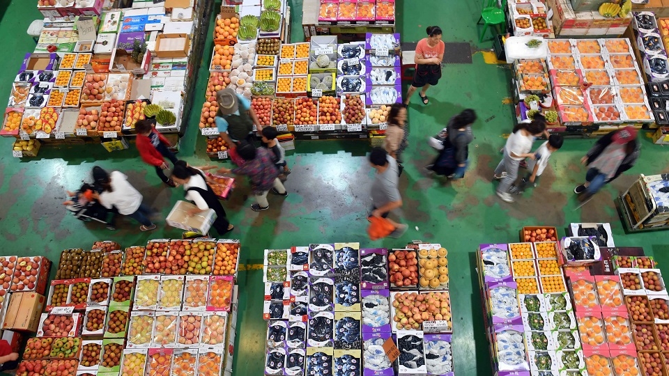 추석 앞두고 농산물도매시장 찾은 시민들의 모습 (사진=뉴시스)
