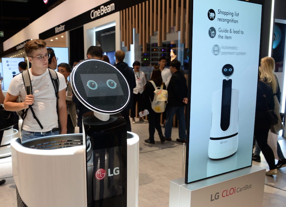 해외 전시회에 소개된 LG로봇 클로이 (사진=뉴시스)