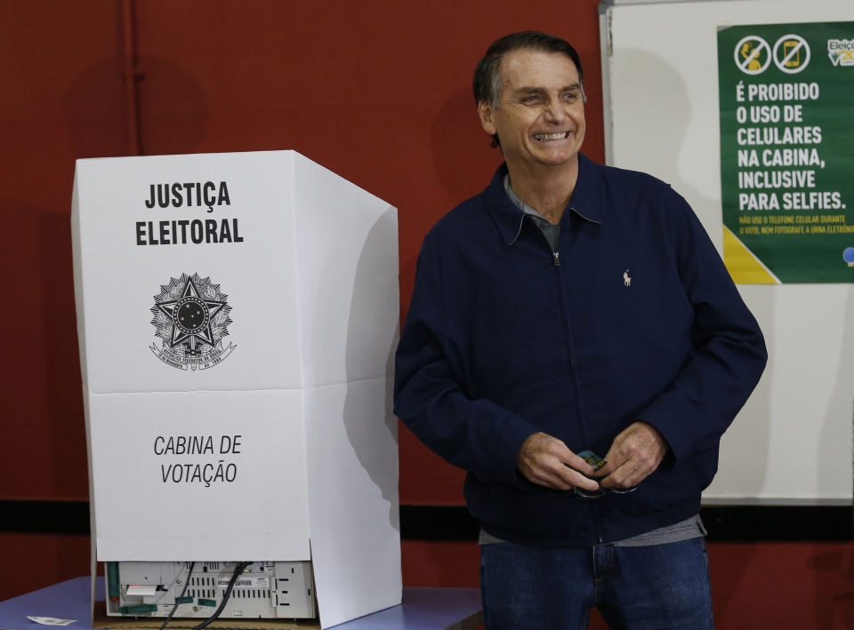 대선투표를 마친 자이르 보우소나루 브라질 대통령 (사진=AP/뉴시스)