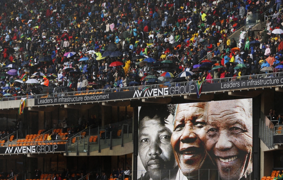 2013년 12월 10일 만델라 전 남아프리카공화국 대통령의 영결식이 열린 요하네스버그 부근 소웨토소재 FNB 스타디움의 전광판 (사진=뉴시스)