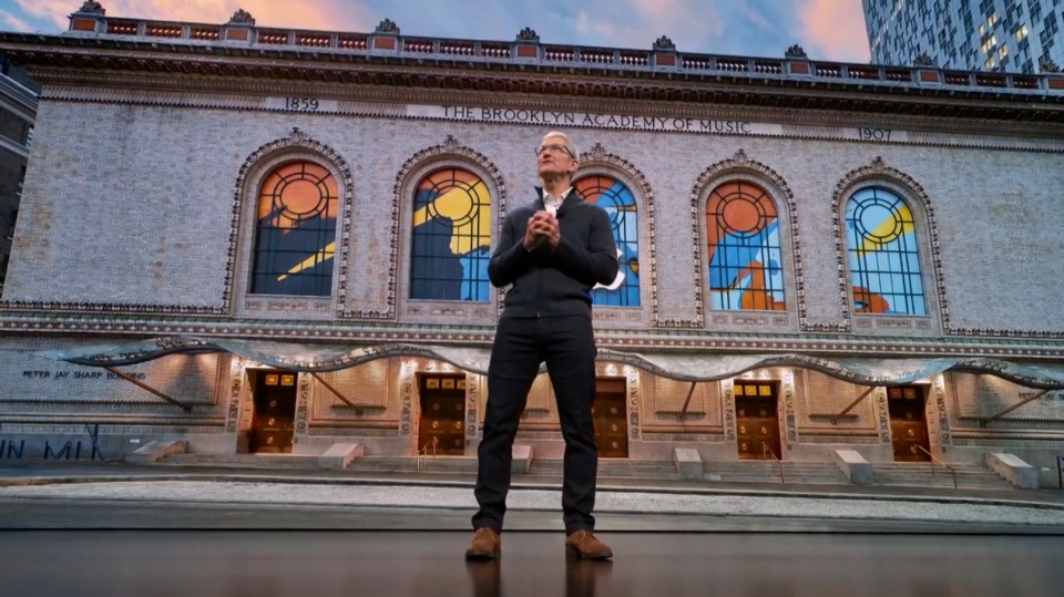 애플 2018 뉴욕 스페셜 이벤트 팀 쿡 애플 CEO (애플 생중계 캡쳐)<br>