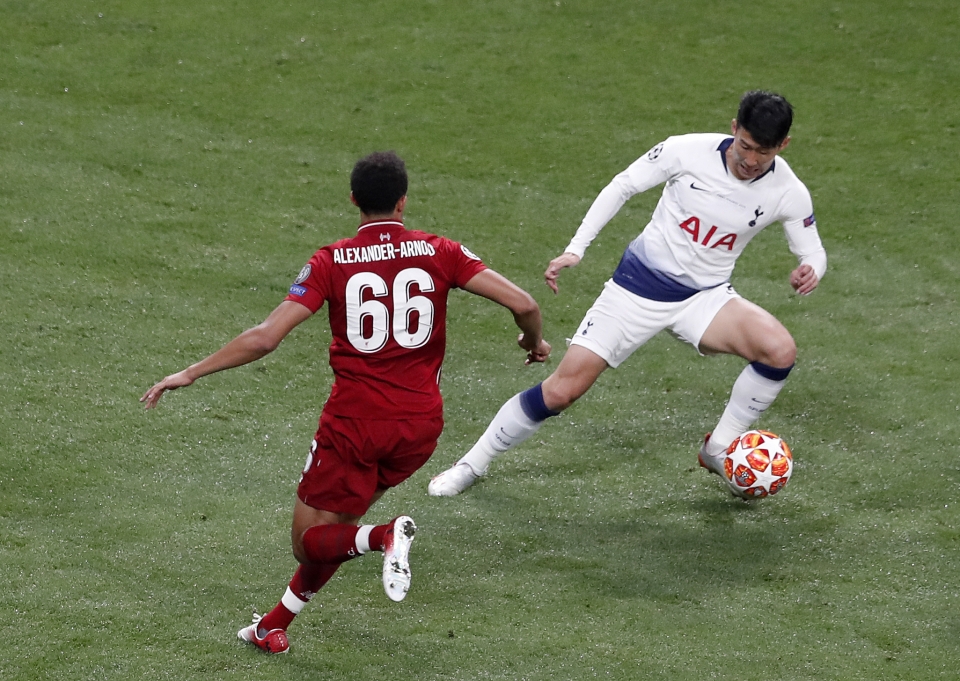 토트넘의 손흥민이  2018-19 UEFA 챔피언스리그 리버풀(잉글랜드)과의 결승전에 선발 출전해  풀타임을 뛰며 분전했으나  토트넘은 0-2로 패해 준우승했다.  박지성에 이어 역대 두 번째로 챔피언스리그 결승에 출전한 한국인 선수가 됐다.