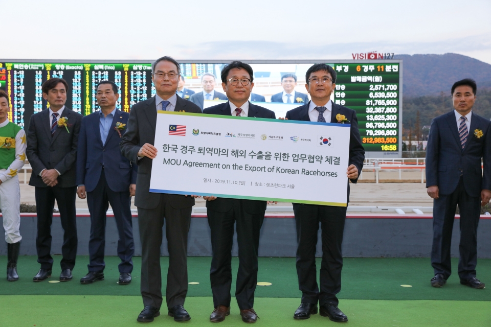 한국마사회는 지난 10일 서울 경마공원에서 ‘한국 경주마의 해외 수출을 위한 상호협력에 관한 양해각서(MOU)’ 기념행사를 개최했다. (사진=한국마사회)