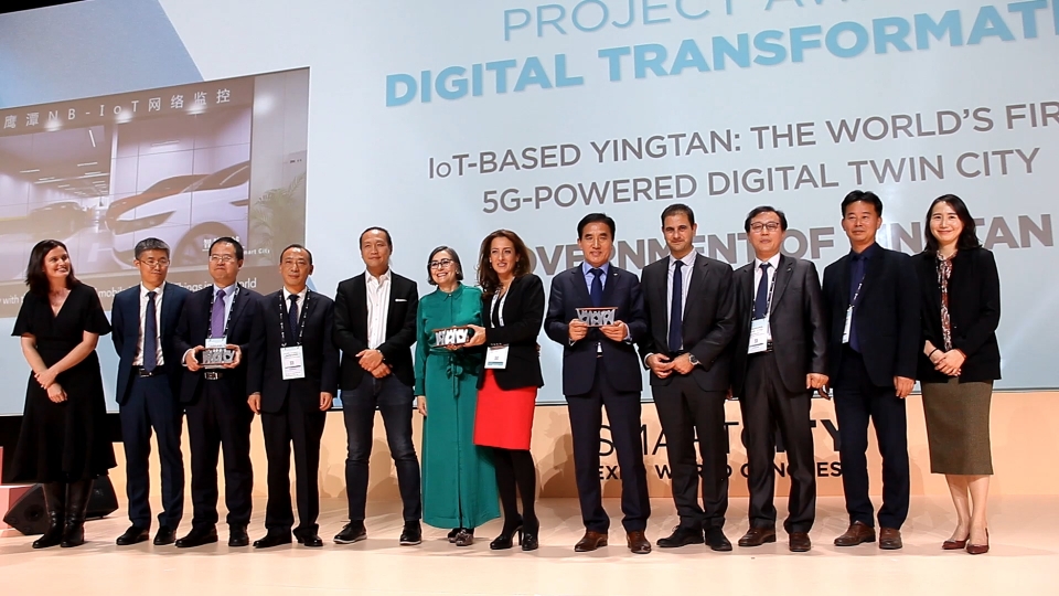 LH는 지난 11월 19일부터 21일까지 스페인 바르셀로나에서 열린 세계 최대 규모의 스마트시티 국제행사인 ‘2019 스마트시티 엑스포 월드 콩그레스(SCEWC)’에서 디지털 혁신(Digital Transformation) 분야 본상을 수상했다.[사진 LH]