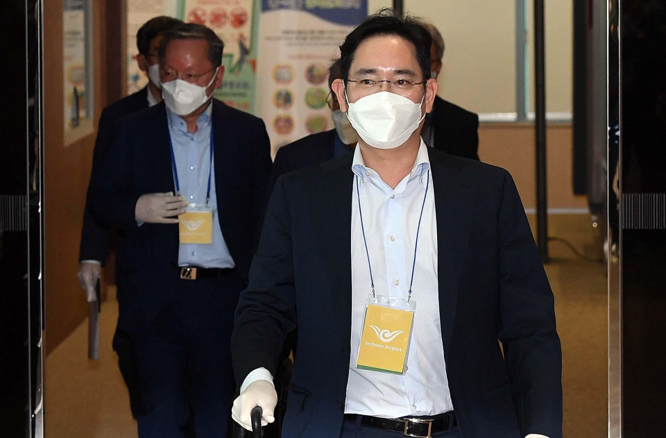 신종 코로나바이러스 감염증(코로나19) 사태 이후 첫 중국 출장을 마친 이재용 삼성전자 부회장이 19일 오후 서울 김포비즈니스항공센터(SGBAC)를 통해 귀국하고 있다.(사진=뉴시스)