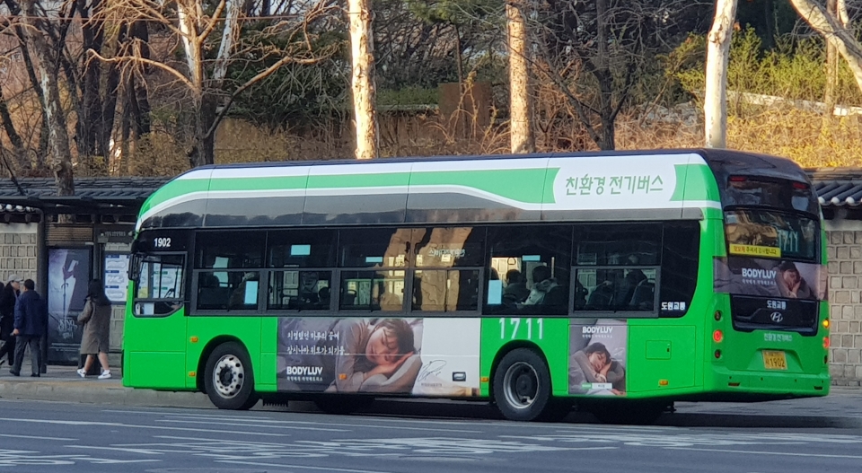서울 시내를 주행 중인 버스(사진=손진석 기자)