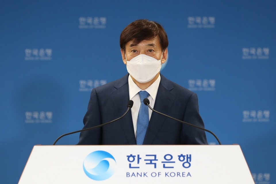 한국은행이 올 연말까지 5조원 규모의 국고채 단순매입을 시행하기로 했다. 사진은 기자간담회에서 발언하고 있는 이주열 한국은행 총재의 모습. (사진=한국은행)