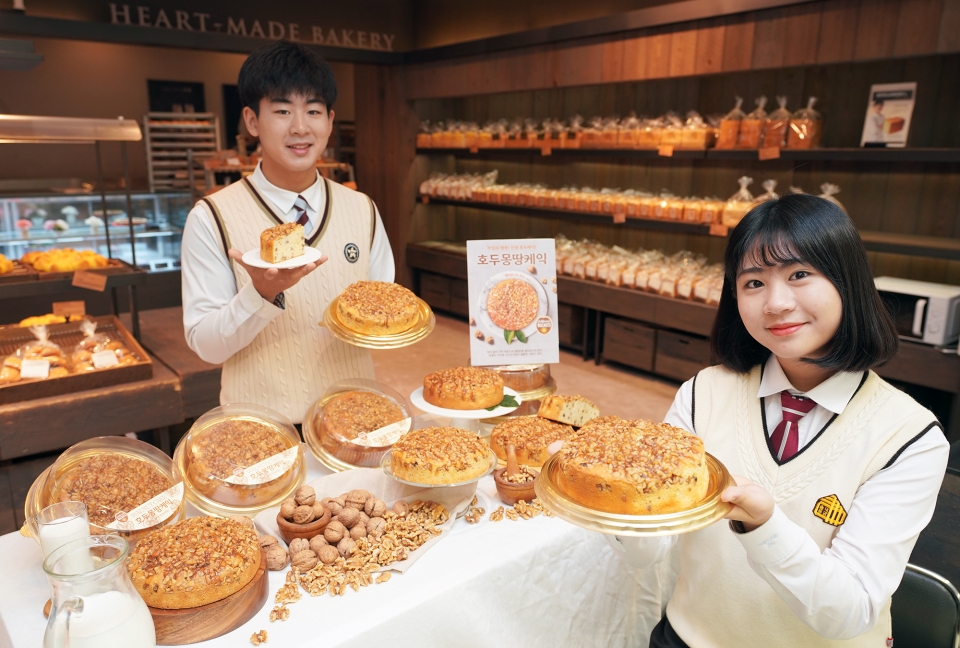 신세계푸드가 수험생들을 위해 출시한 '호두몽땅 케이크'(사진=신세계푸드)