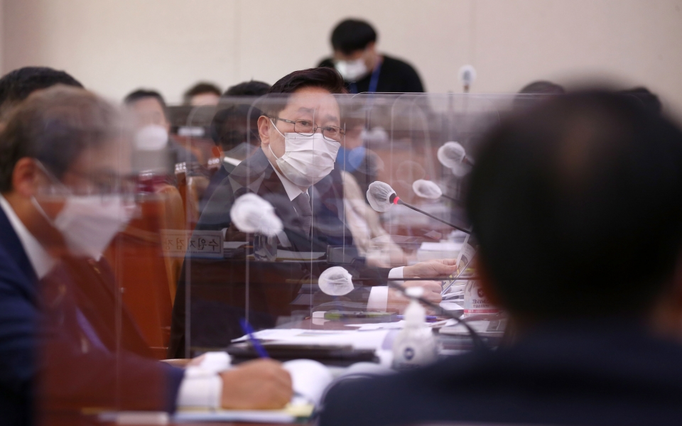 박범계 더불어민주당 의원이 19일 서울 여의도 국회에서 열린 법제사법위원회 국정감사에서 질의하고 있다. (사진=뉴시스)