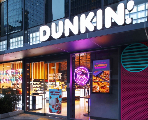 던킨이 신메뉴 ‘던킨 투나잇’을 출시하고 일부 매장을 24시간 운영한다. (사진=SPC그룹)