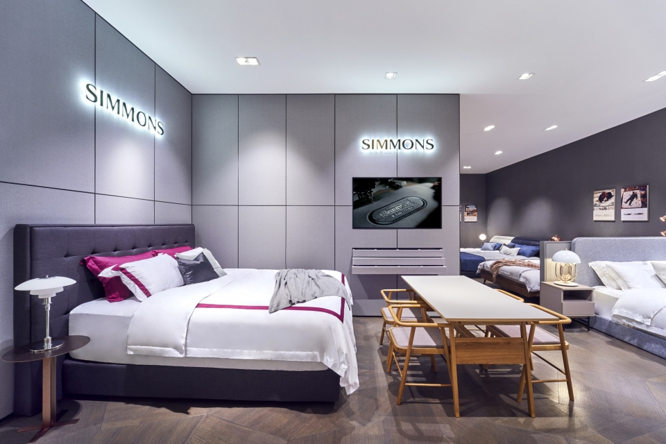 시몬스 침대가 현대백화점과 손잡고 다양한 혜택을 제공한다. (사지=시몬스)