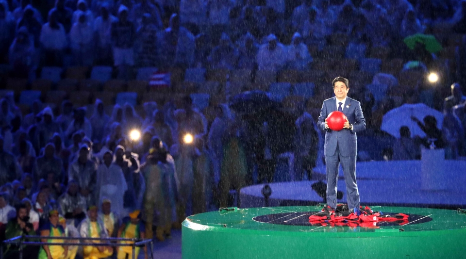도쿄 올림픽 홍보하는 아베 신조 일본 총리(사진=뉴시스)