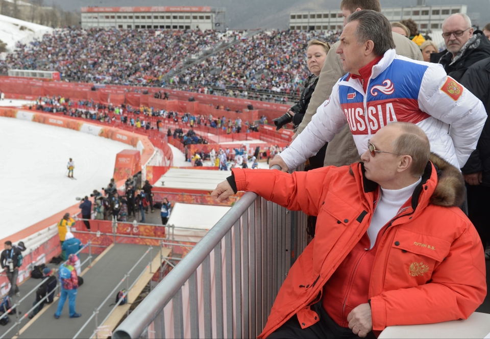 지난 2017년 국제올림픽위원회(IOC)는 국가적 도핑 파문을 일으킨 러시아에 대해 평창 동계올림픽 참가를 불허했다. 2014년 소치 동계올림픽 당시 경기를 관람하고 있는 푸틴 대통령 일행.(사진=AP/뉴시스)