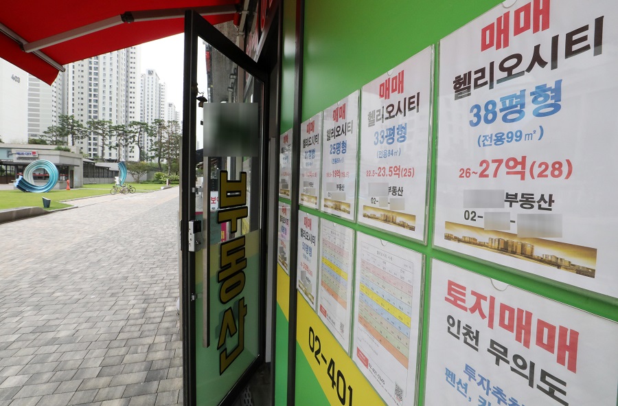 서울의 한 공인중개사 사무실에 시세표가 붙어 있다. (사진=뉴시스)