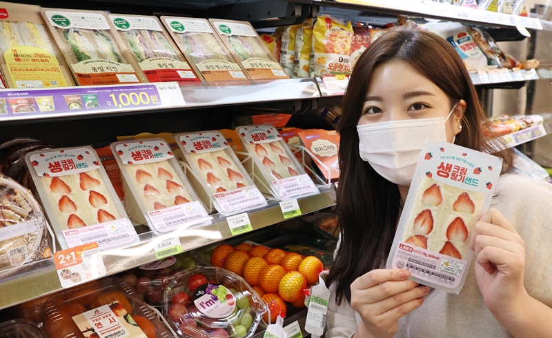 CU가 내달부터 딸기 샌드위치 예약판매를 시작한다. (사진=CU)