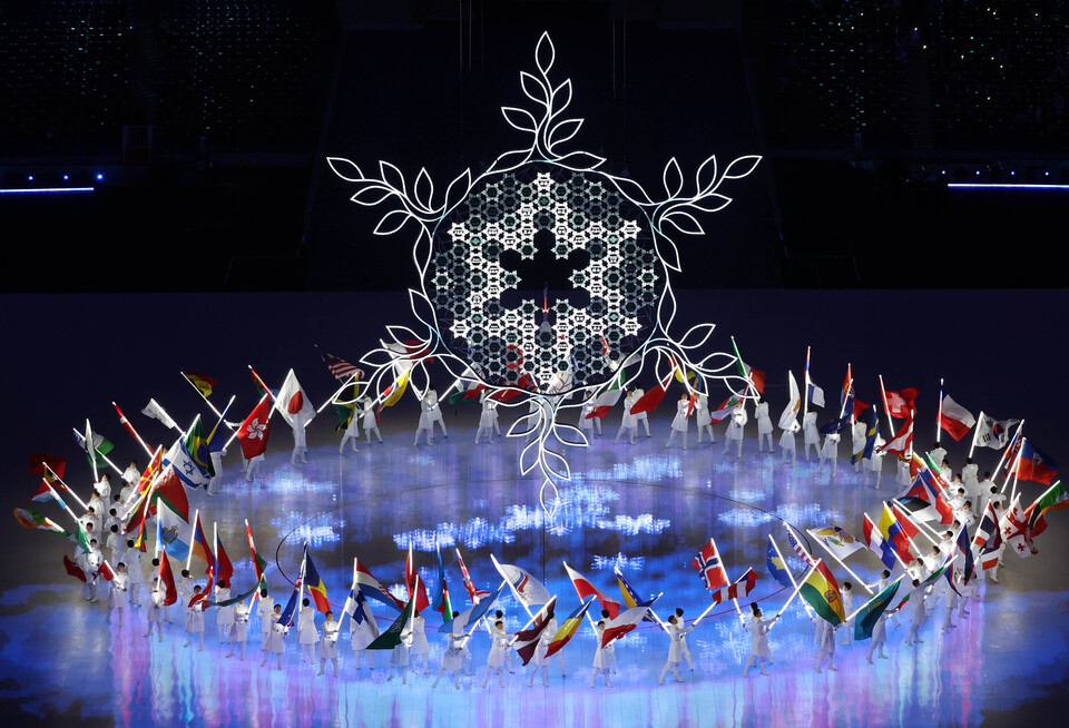 20일 오후 중국 베이징 국립 경기장에서 열린 2022 베이징 동계올림픽 폐막식에서 공연이 펼쳐지고 있다. (사진=뉴시스)