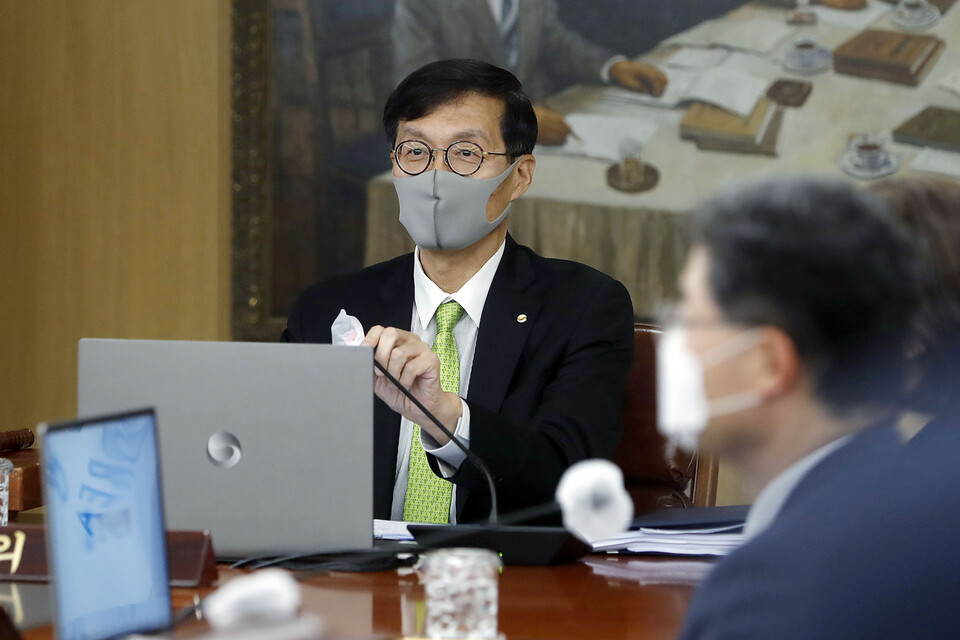 이창용 한국은행 총재가 26일 서울 중구 한국은행에서 열린 금융통화위원회 회의 시작을 기다리고 있다. (사진=뉴시스)