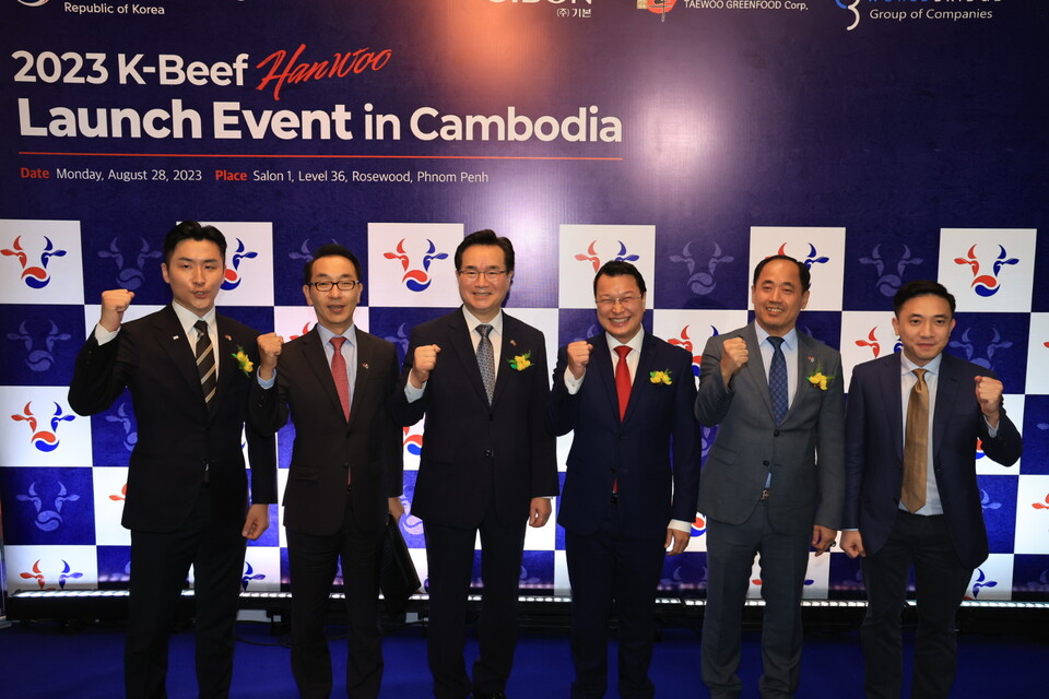 농림축산식품부는 지난 28일 캄보디아 프놈펜에서 한우 첫 수출을 기념하는 행사를 개최했다. [사진=농림축산식품부]