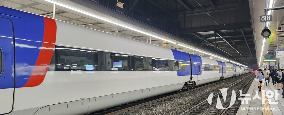 한국철도공사가 오는 10월부터 KTX 자유석 승객이 스스로 검표하는 ‘셀프체크’ 서비스를 시범 운영한다고 밝혔다. [사진=뉴시안]