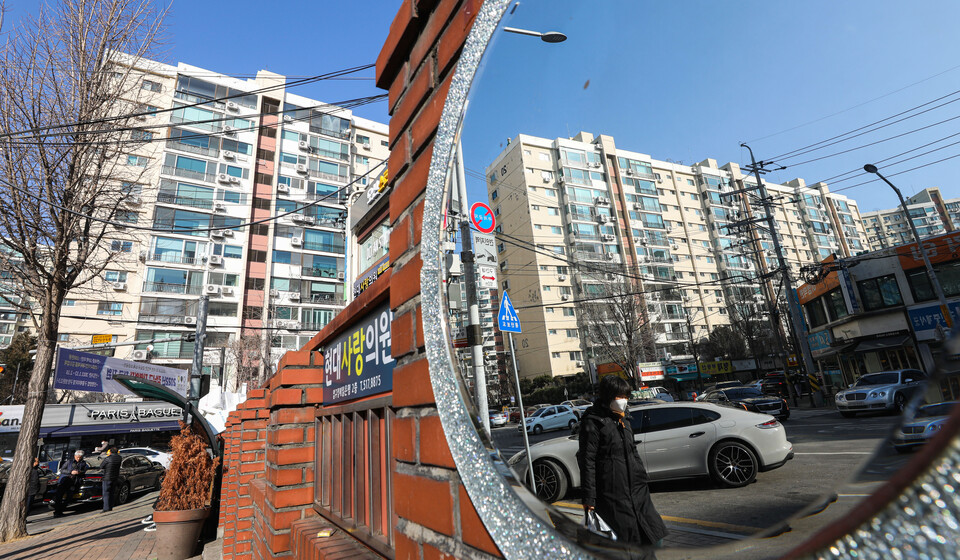 서울 강남구 압구정아파트지구의 재건축 밑그림에 해당하는 지구단위계획이 47년만에 만들어졌다. [사진=뉴시스]