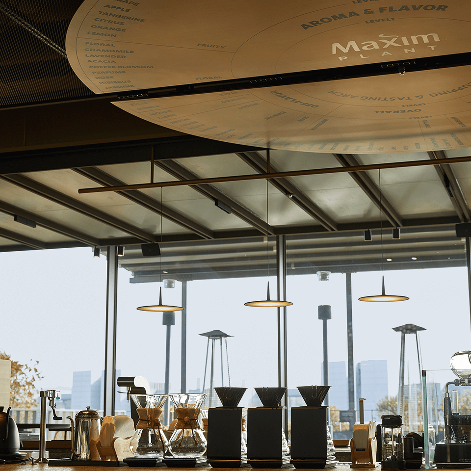 동서식품의 커피 복합문화공간 '맥심플랜트'가 가을을 콘셉트로 꾸며져 고객들을 맞이한다. [사진=동서식품]