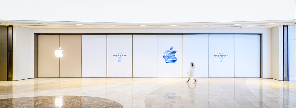 애플은 한국의 여섯번째 애플스토어 '애플 하남' 개장을 기념하기 위해 27일 매장의 외벽 바리케이드를 공개했다. 스타필드 내 애플 하남은 오는 12월 9일 개장할 예정이다. [사진=애플]