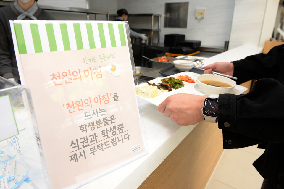 한국인이 자주 먹는 일상식 메뉴로 한식은 꾸준한 감소세를 보인 반면, 양식과 일식은 증가하고 있다. 특히 코로나19 영향으로 식사 개념도 ‘먹는 대신 마시거나, 굶는다’로 변하고 있다. [사진=뉴시스DB]