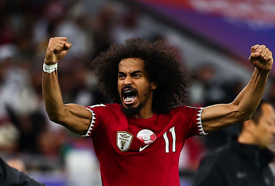 지난 7일(현지시간) 카타르 도하 알투마마 스타디움에서 열린 아시아축구연맹(AFC) 2023 카타르 아시안컵 4강전 이란 대 카타르의 경기에서 카타르가 3:2로 승리를 거두고 결승에 진출했다. 카타르 아크람 아피프가 기뻐하고 있다. [사진=뉴시스]