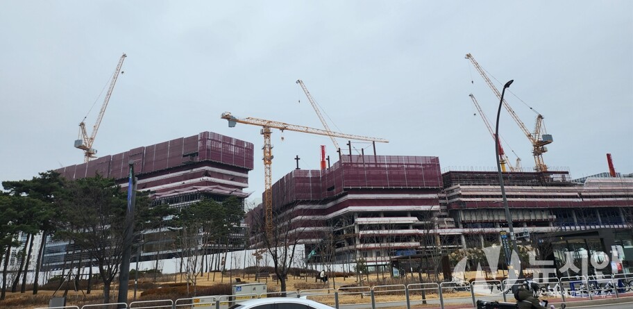 한국건설산업연구원이 내놓은 건설동향브리핑(제949호)에 따르면,  지난해 건축착공면적이 2년 연속 감소하면서 2009년 금융위기 이후 14년 만에 가장 낮은 것으로 나타났다. 