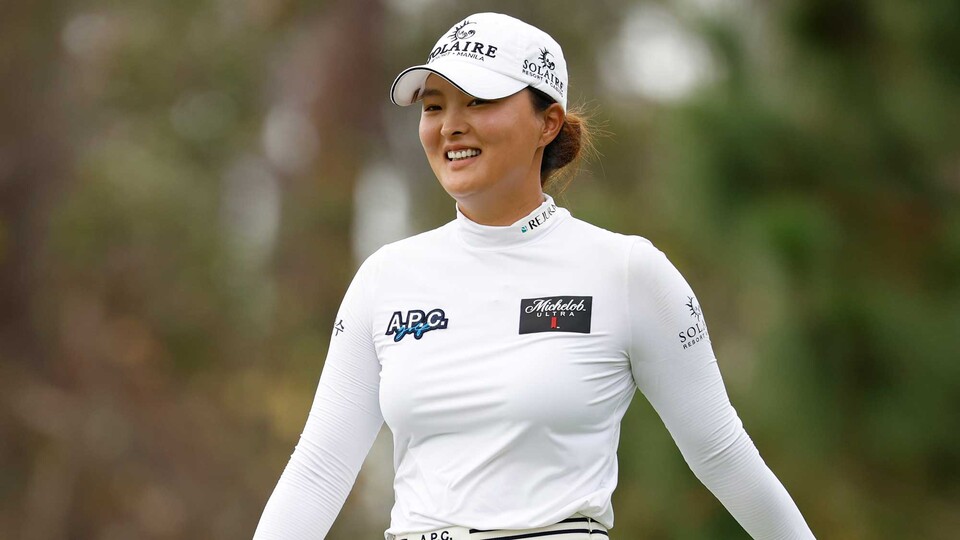 고진영, LPGA투어 파운더스컵 우승 시동...2타 차 단독 선두