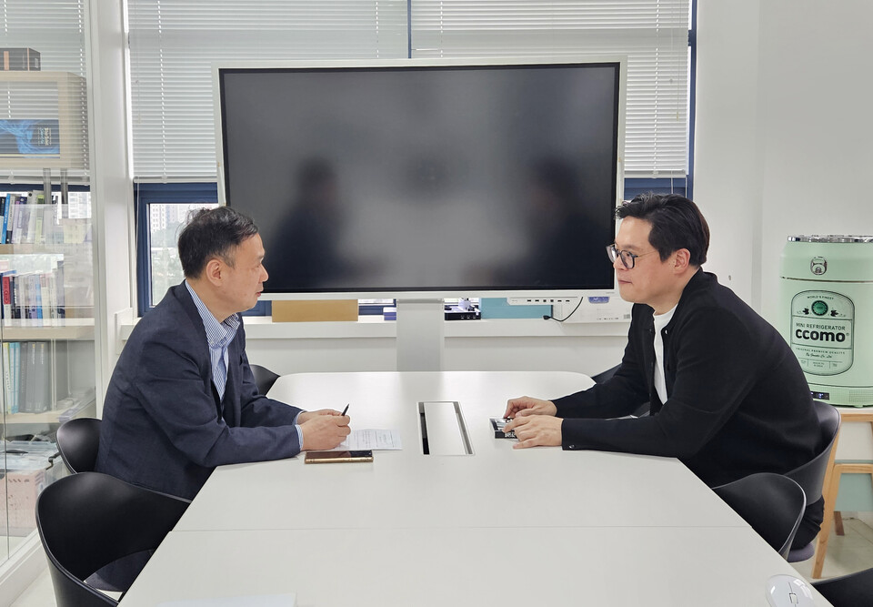 왼쪽부터 전규열 뉴시안 대표이사와 조현민 저자. [사진=송서영 기자] 