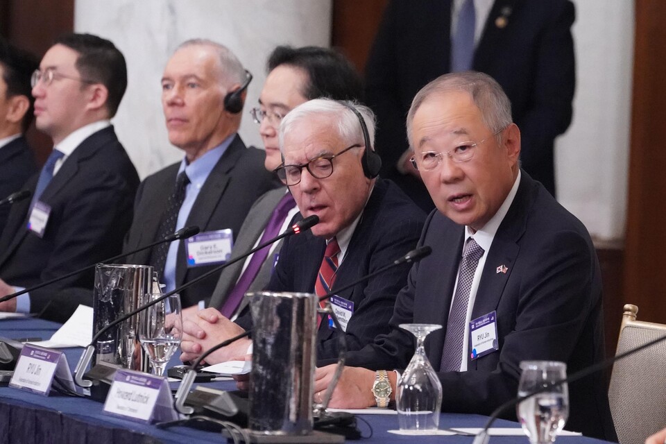 류진 한국경제인협회 회장이 지난 8월 25일(현지 시간) 미국 워싱턴 D.C. 윌러드 호텔에서 열린 '한미 비즈니스 라운드테이블: 제조업 르네상스 파트너십'에서 인사말을 하고 있다. [사진=한국경제인협회]