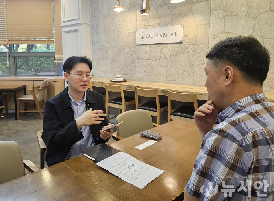 왼쪽부터 제네시스박 대표와 전규열 뉴시안 대표이사 [사진=송서영 기자] 