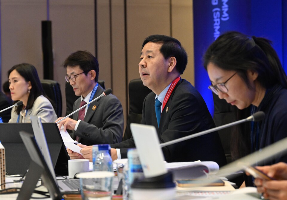 구윤철 부총리 겸 기획재정부 장관이 22일 인천 인스파이어 리조트에서 열린 아시아-태평양경제협력체(APEC) 구조개혁장관회의에서 개회사를 하고 있다. [사진=기획재정부/뉴시스]