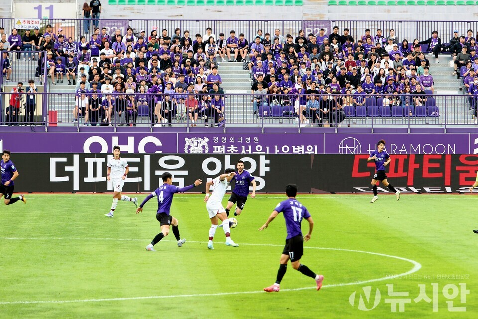 FC 안양이 지난 8일 제주도 서귀포시 서귀포월드컵경기장에서 벌어진 하나은행 K리그1 2025 파이널B(7~12위) 36라운드 원정경기에서 제주 SK에게 2-1 이겼다.