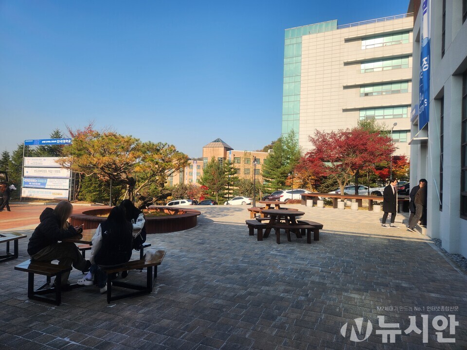 2025학년도 신입생 모집에서 지방 4년제 대학의 45%가 정원 미달, 일부 전문대는 충원율이 60%에도 미치지 못했다. 사진은 수도권의 한  대학 캠퍼스 전경. [사진=이태영 기자]