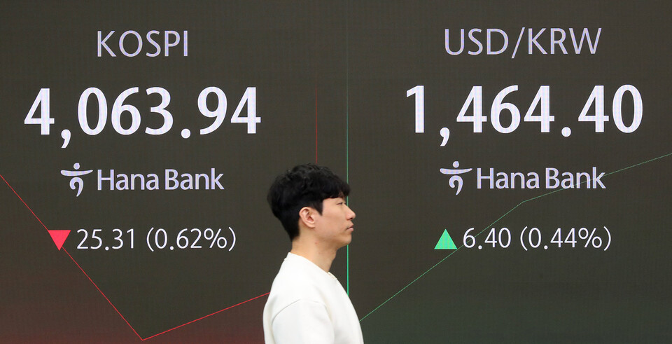 관세·통화정책 불확실성, 엔화 약세, 달러 유동성 경색 등이 겹치며 원·달러 환율이 1500원에 근접할 만큼 변동성이 커지고 있어 환율 방어력이 중요한 과제로 떠오르고 있다. [사진=뉴시스]