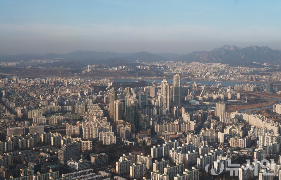 가계부채가 1968조 원으로 사상 최대치를 기록했지만, 6·27 대책 영향으로 증가폭은 2분기 대비 크게 줄어들며 가계대출 중심의 둔화 흐름이 확인됐다. [사진=송서영 기자] 