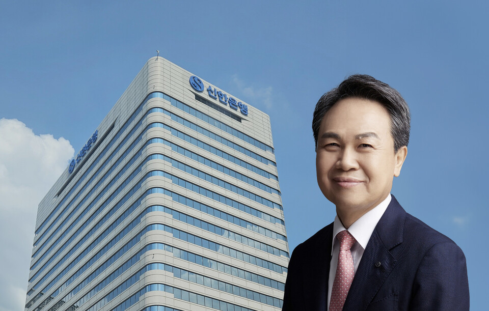 신한금융이 차기 회장 후보를 4명으로 압축한 가운데, 연임이 유력하게 거론되는 진옥동 회장의 ‘2기 체제’ 성립 여부가 핵심 관심사로 떠오르고 있다. [사진=송서영 기자 신한금융 제공] 