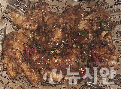 한국소비자단체협의회는 시장점유율 상위 7개 치킨 프랜차이즈를 대상으로 후라이드와 인기 순살 메뉴의 제품 중량 및 표시 현황을 조사한 결과를 발표했다. 사진은 기사 내용과 관련 없음. [사진=신선경 기자]