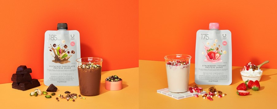 딜라이트 프로젝트는 최근 피스타치오초코·딸기요거트 단백질쉐이크 2종을 선보이며 간편 단백질 시장 공략에 나섰다. [사진=딜라이트 프로젝트]