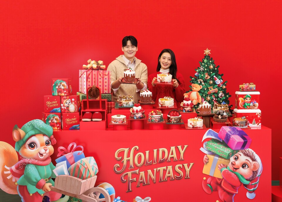 SPC 배스킨라빈스가 크리스마스 성수기를 앞두고 기술·디자인 혁신을 기반으로 한 신제품 18종을 선보였다. [사진=SPC 배스킨라빈스]