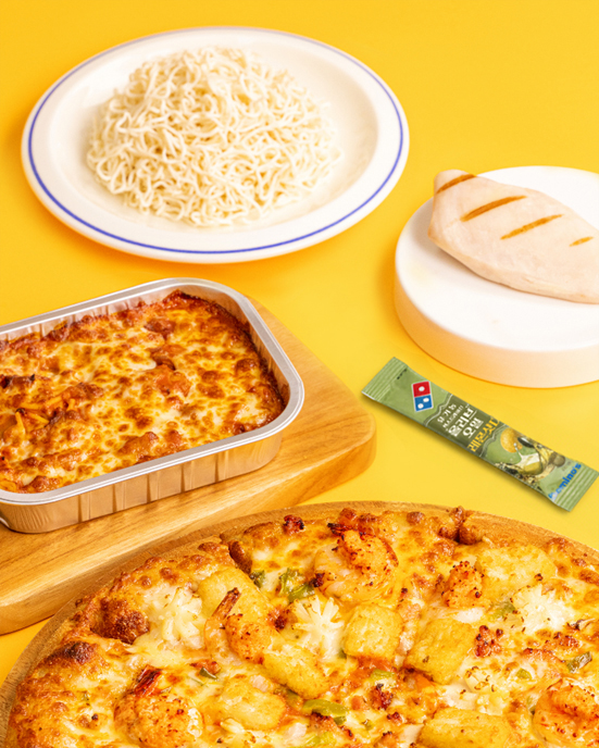 도미노피자는 ‘치즈 볼로네즈(하이프로틴 치킨면)’을 출시했다. [사진=도미노피자]