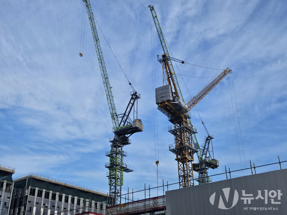 CEO스코어는 매출 상위 500대 기업 중 올해 1~10월 나라장터에서 공공사업을 낙찰받은 168개 기업을 분석한 결과